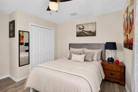 Townhouse in Brandon, Florida 3 bedrooms, 172.8 sq.m. № 2345700 - photo 12