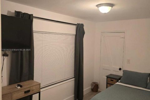 Casa en venta en Miami, Florida, 6 dormitorios, 112.5 m2 № 1821598 - foto 17