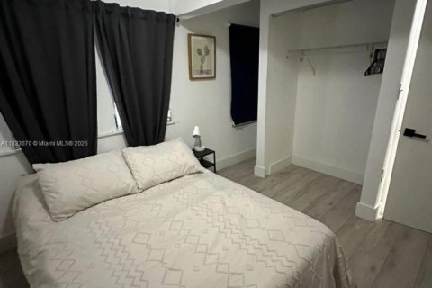 Casa en venta en Miami, Florida, 6 dormitorios, 112.5 m2 № 1821598 - foto 25