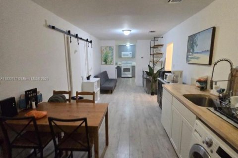Casa en venta en Miami, Florida, 6 dormitorios, 112.5 m2 № 1821598 - foto 7