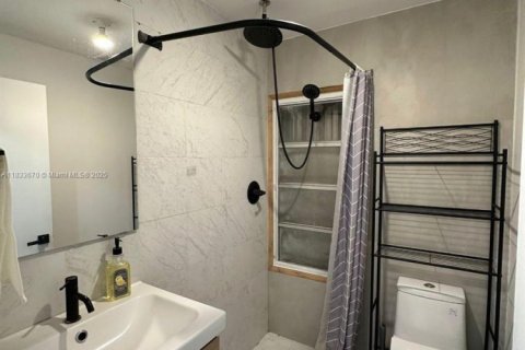 Casa en venta en Miami, Florida, 6 dormitorios, 112.5 m2 № 1821598 - foto 21