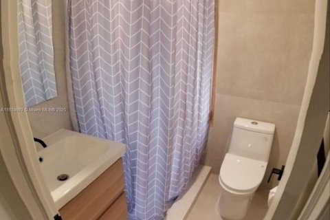 Casa en venta en Miami, Florida, 6 dormitorios, 112.5 m2 № 1821598 - foto 20