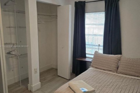 Casa en venta en Miami, Florida, 6 dormitorios, 112.5 m2 № 1821598 - foto 15