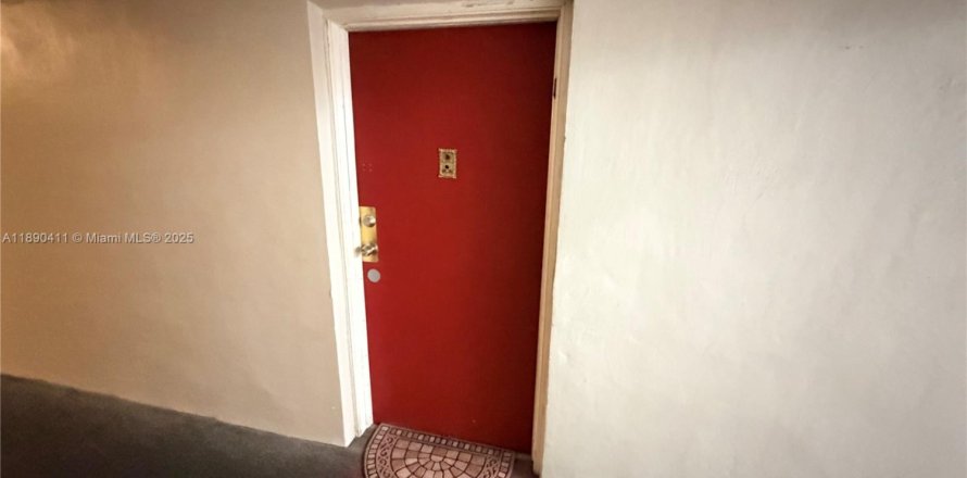 Condo in Lauderhill, Florida, 1 bedroom № 1943764