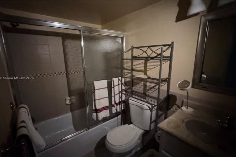 Condo in Lauderhill, Florida, 1 bedroom  № 1943764 - photo 5
