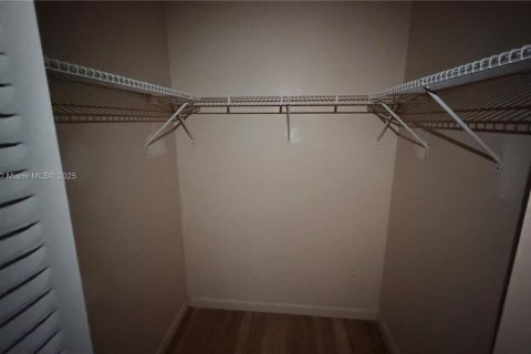 Condo in Lauderhill, Florida, 1 bedroom  № 1943764 - photo 7