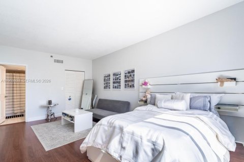 Condo in Miami, Florida, 2 bedrooms  № 2026155 - photo 17