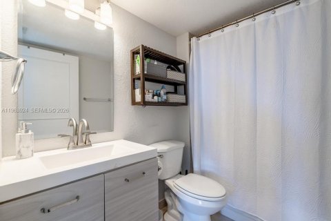 Condo in Miami, Florida, 2 bedrooms  № 2026155 - photo 18