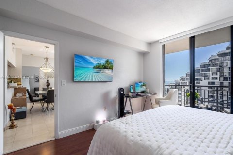 Condo in Miami, Florida, 2 bedrooms  № 2026155 - photo 13
