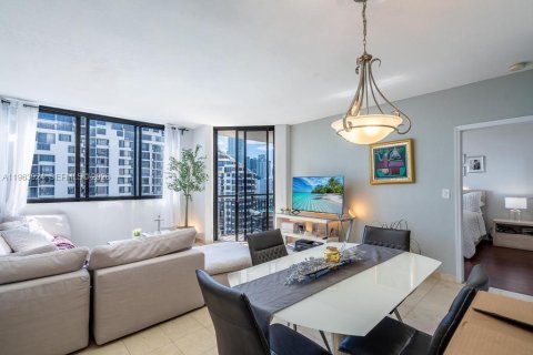 Condo in Miami, Florida, 2 bedrooms  № 2026155 - photo 9