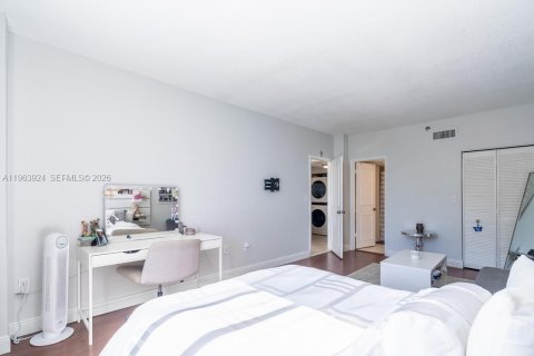 Condo in Miami, Florida, 2 bedrooms  № 2026155 - photo 15