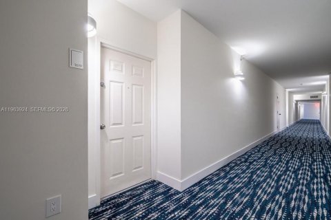 Condo in Miami, Florida, 2 bedrooms  № 2026155 - photo 20