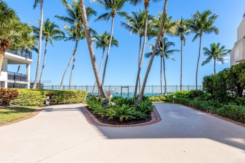 Condo in Miami, Florida, 2 bedrooms  № 2026155 - photo 25