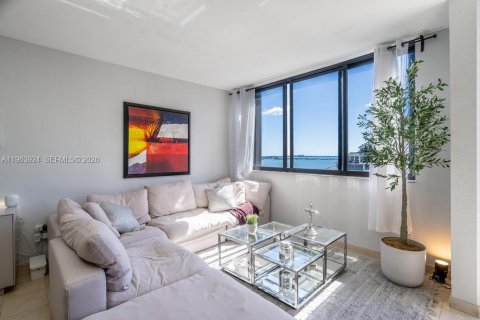Condo in Miami, Florida, 2 bedrooms  № 2026155 - photo 6