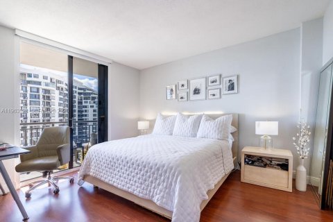 Condo in Miami, Florida, 2 bedrooms  № 2026155 - photo 10
