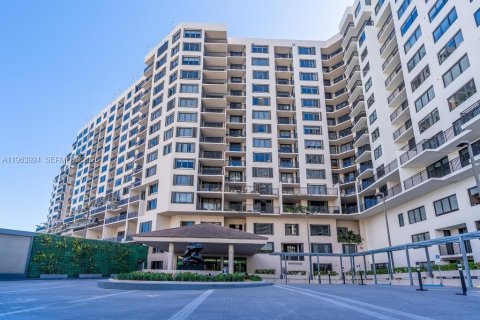 Condo in Miami, Florida, 2 bedrooms  № 2026155 - photo 28