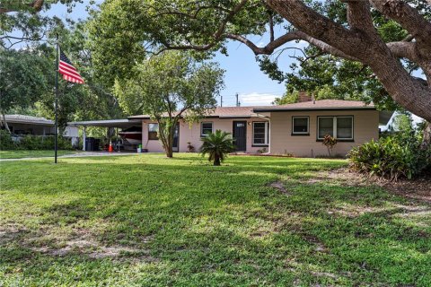 Villa ou maison à vendre à Winter Haven, Floride: 3 chambres, 110.37 m2 № 1760413 - photo 1