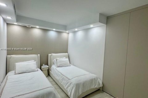 Copropriété à louer à Bal Harbour, Floride: 2 chambres, 128.95 m2 № 1953109 - photo 18