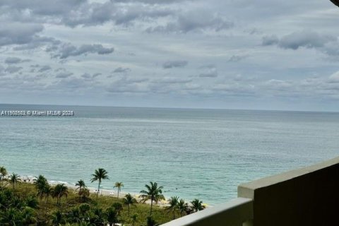 Copropriété à louer à Bal Harbour, Floride: 2 chambres, 128.95 m2 № 1953109 - photo 2