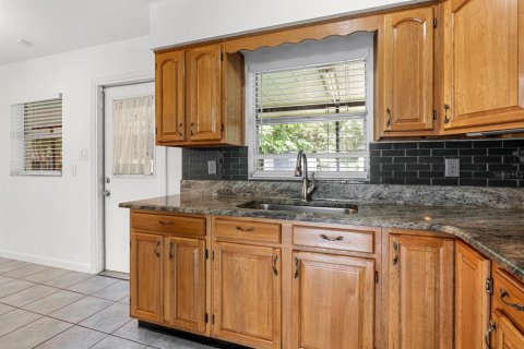 Casa en venta en Tampa, Florida, 3 dormitorios, 91.79 m2 № 2383884 - foto 12