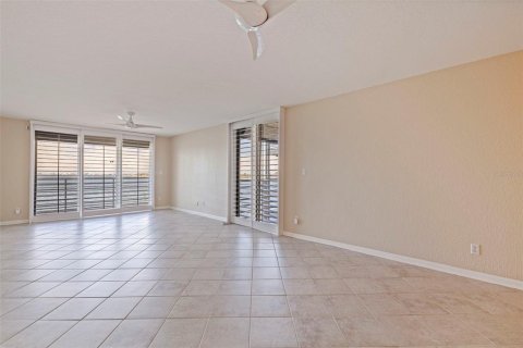 Condominio en venta en Saint Petersburg, Florida, 2 dormitorios, 110.09 m2 № 1849607 - foto 16