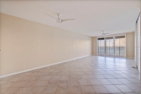 Condominio en venta en Saint Petersburg, Florida, 2 dormitorios, 110.09 m2 № 1849607 - foto 17