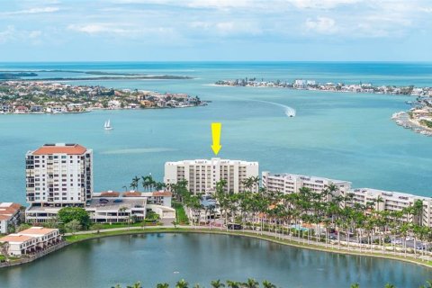 Condominio en venta en Saint Petersburg, Florida, 2 dormitorios, 110.09 m2 № 1849607 - foto 1