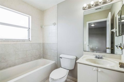 Touwnhouse à vendre à Homestead, Floride: 2 chambres, 108.32 m2 № 1952288 - photo 13