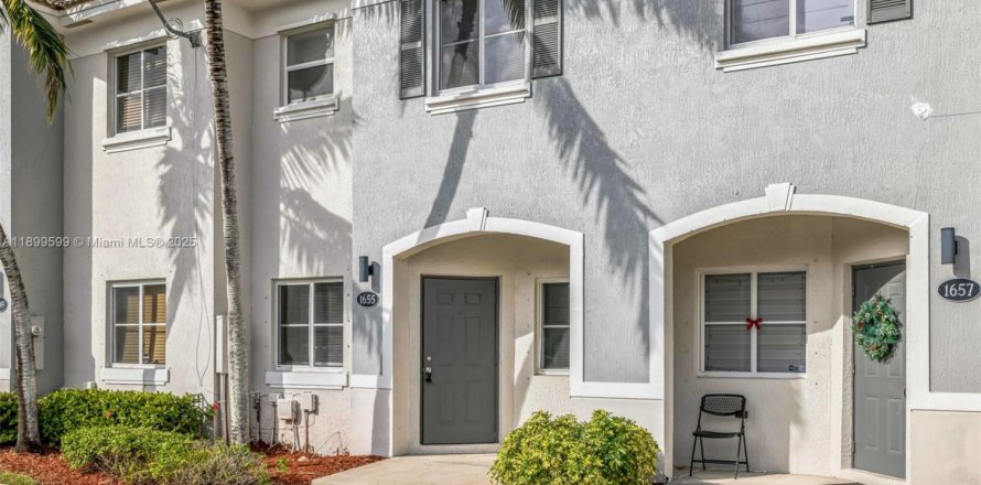 Touwnhouse à Homestead, Floride 2 chambres, 108.32 m2 № 1952288