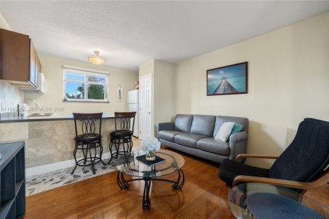 Купить виллу или дом в Майами-Бич, Флорида 4 спальни, 264.03м2, № 2007768 - фото 17