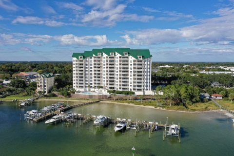 Condominio en venta en Destin, Florida, 4 dormitorios, 278.24 m2 № 561256 - foto 1