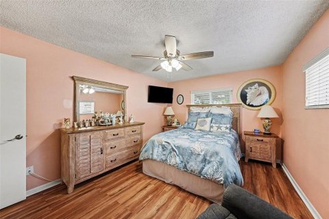 House in Clearwater, Florida 2 bedrooms, 141.86 sq.m. № 2217431 - photo 17