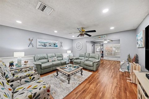 House in Clearwater, Florida 2 bedrooms, 141.86 sq.m. № 2217431 - photo 12