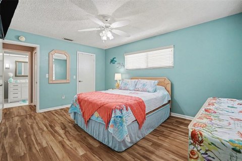 House in Clearwater, Florida 2 bedrooms, 141.86 sq.m. № 2217431 - photo 19