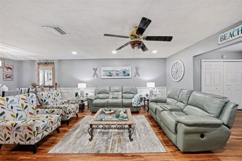 House in Clearwater, Florida 2 bedrooms, 141.86 sq.m. № 2217431 - photo 11