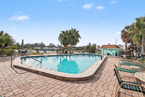 House in Clearwater, Florida 2 bedrooms, 141.86 sq.m. № 2217431 - photo 25