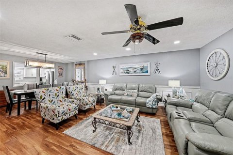House in Clearwater, Florida 2 bedrooms, 141.86 sq.m. № 2217431 - photo 9