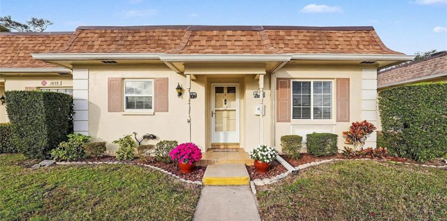 House in Clearwater, Florida 2 bedrooms, 141.86 sq.m. № 2217431