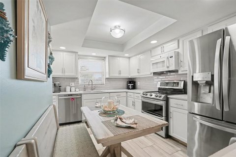House in Clearwater, Florida 2 bedrooms, 141.86 sq.m. № 2217431 - photo 5
