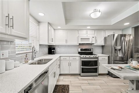 House in Clearwater, Florida 2 bedrooms, 141.86 sq.m. № 2217431 - photo 6
