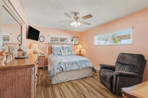 House in Clearwater, Florida 2 bedrooms, 141.86 sq.m. № 2217431 - photo 16