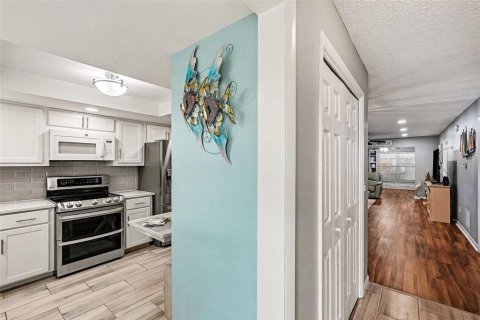 House in Clearwater, Florida 2 bedrooms, 141.86 sq.m. № 2217431 - photo 3