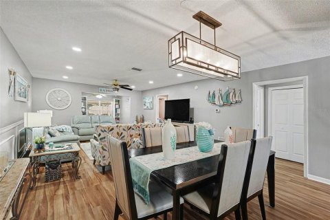 House in Clearwater, Florida 2 bedrooms, 141.86 sq.m. № 2217431 - photo 7