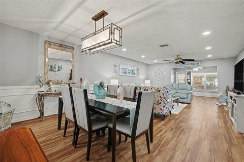 House in Clearwater, Florida 2 bedrooms, 141.86 sq.m. № 2217431 - photo 8