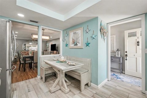 House in Clearwater, Florida 2 bedrooms, 141.86 sq.m. № 2217431 - photo 2