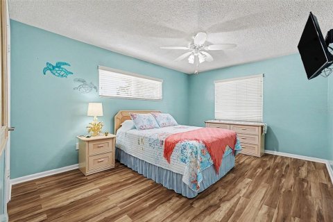 House in Clearwater, Florida 2 bedrooms, 141.86 sq.m. № 2217431 - photo 20