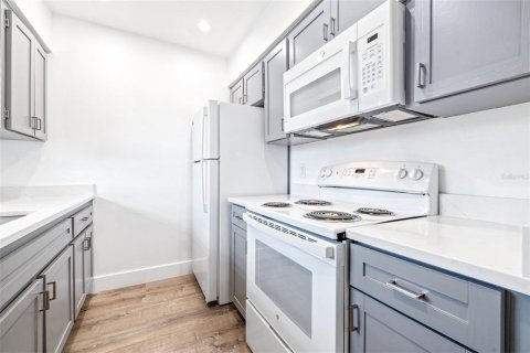 Condo in Clearwater, Florida, 1 bedroom  № 1916741 - photo 8