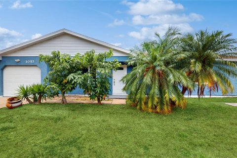 House in Palm Bay, Florida 3 bedrooms, 111.85 sq.m. № 1509106 - photo 2
