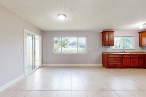 House in Palm Bay, Florida 3 bedrooms, 111.85 sq.m. № 1509106 - photo 10