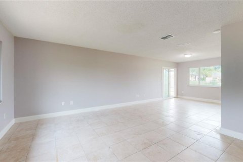 House in Palm Bay, Florida 3 bedrooms, 111.85 sq.m. № 1509106 - photo 12